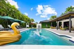 NEW Heated Pool HotTub Fireplace 85TVs BBQ Games - Image 2