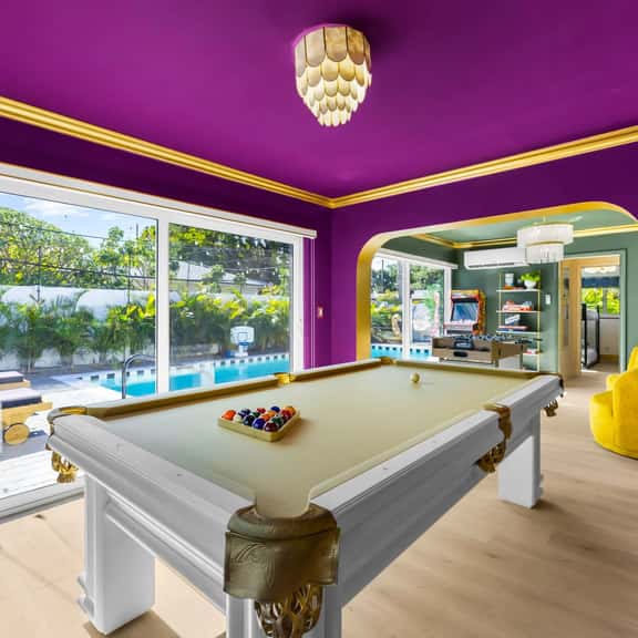 5 Min to Beach - Heated Pool Hot Tub 85" TV's BBQ Games - Image 1